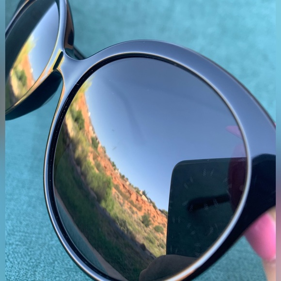 Large Black Gucci Sunglasses - Picture 2 of 13